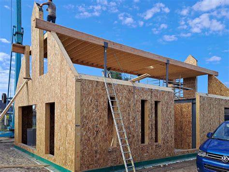 Infographic overzicht prefab bouwsystemen: HSB, prefab beton, SIP-panelen, staalframe, CLT en combinaties