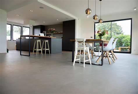 Afbeelding van verschillende betonvloeren in keuken en living