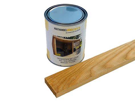 Kleurloze transparante acrylaatkit op plint toegepast