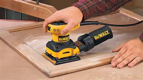 Infographic: overzicht onderdelen DeWALT schuurmachines en compatibele accessoires