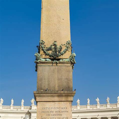 De obelisk centraal op het Sint-Pietersplein