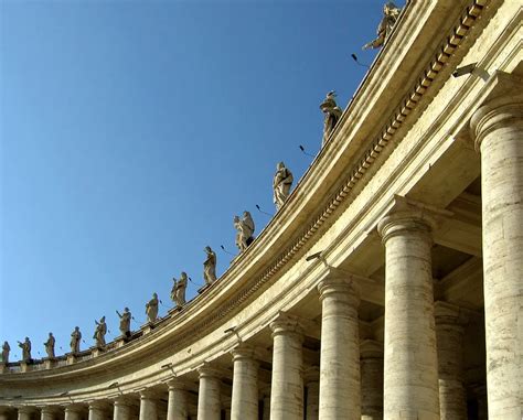 Overzicht van Bernini’s colonnade rondom het plein