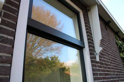Kunststof kozijnen met HR++ of triple glas in moderne woning