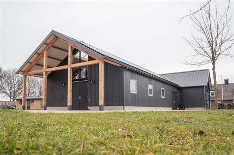 Infographic: prefab garage in houtbouw met isolatie en wandbekleding