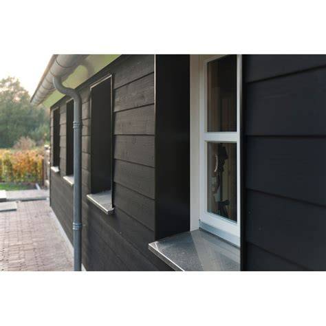 Foto van een gevel met ModiWood Colour Zweeds Rabat XL in diepzwart