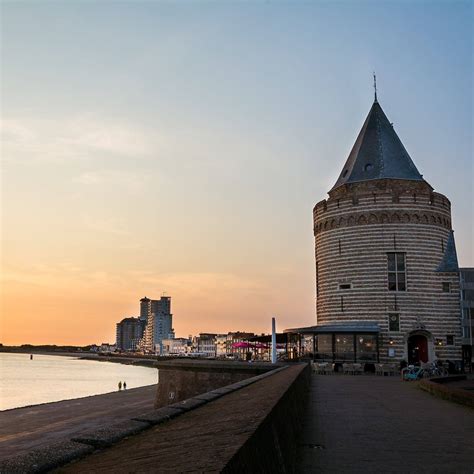 Oranjemolen en Gevangentoren langs de haven