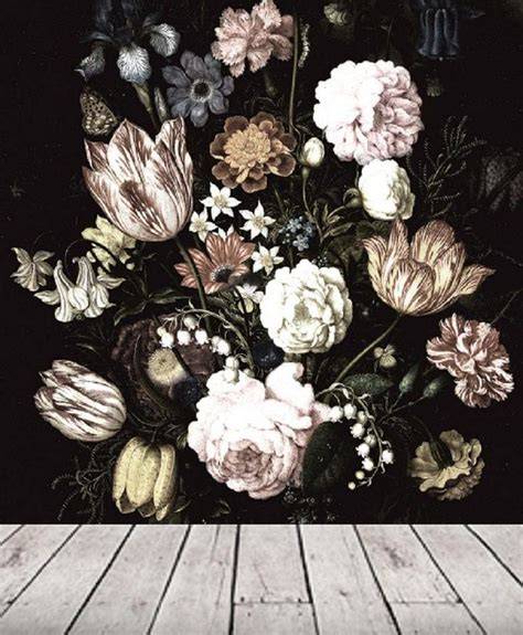 Behang met donkere achtergrond en kleurrijke bloemen - intrigerende contrasten