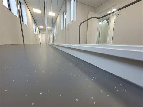 Voorbeeld van belijning met epoxy/PU rolcoating op een industriële vloer