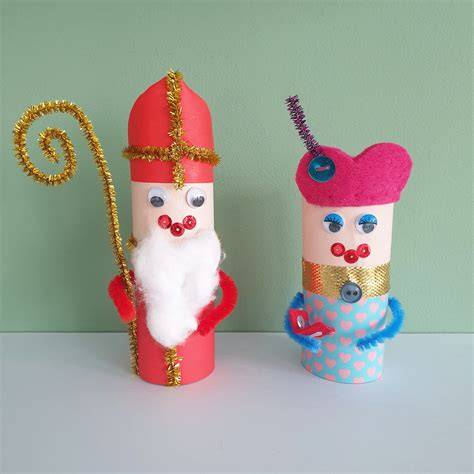 Afbeeldingconcept: Sinterklaas knutselwerkjes met wc-rollen en eierdozen