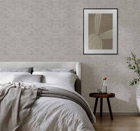Begrip afbeelding: warm grijs behang in slaapkamer met textuur