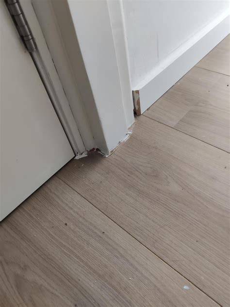 Foto: Plakplint met uitsparing en ontvetting