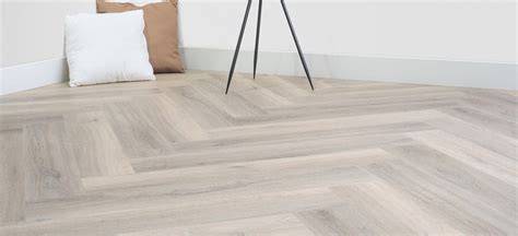 Infographic: Verschillen tussen vinyl, PVC en tegels