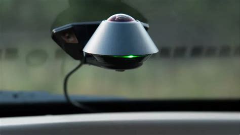 Foto van 360-graden dashcam inbouw in auto
