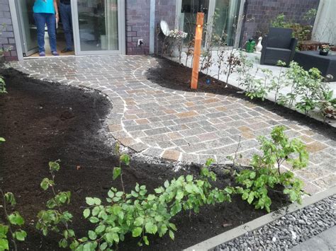 Fotoreeks: Voorbeelden van bestrating en tuinwerk uitgevoerd door het team