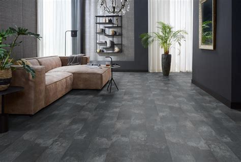 Afbeelding: Donkergrijs laminaat met betonlook en matte afwerking