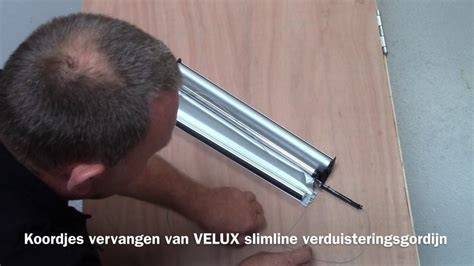 Infographic: stappenplan montage verduisteringsgordijn Velux
