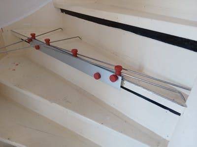 Foto van maatvoering op trap met trapspin