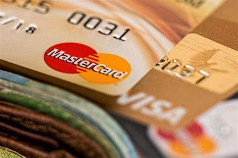 Overzicht van voordelen en kosten van populaire creditcards