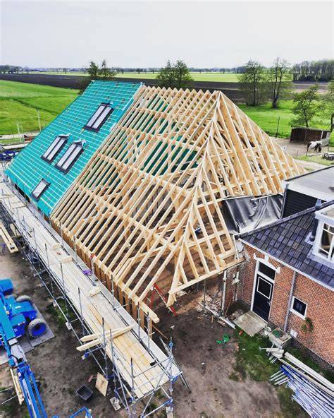 Informatieplaatje over typische Friese boerderijdaken en gebinten