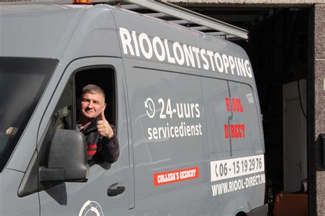 Cartoon: 24/7 rioolservice team in actie