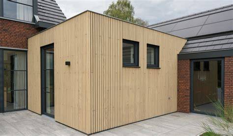 Open gevelbekleding: speels lijnenspel met tussenruimtes
