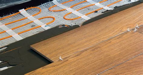 Infographic: Werking externe vloersensor en NTC-sensor in vloerverwarming