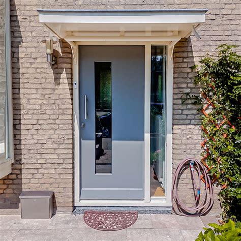 Voorbeeld van meranti deurkozijnen en meranti voordeuren in verschillende afmetingen