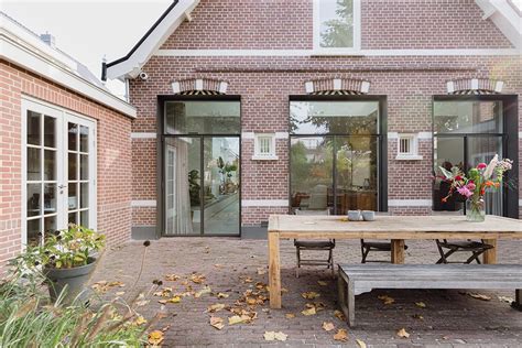 Infographic: evolutie van stalen kozijnen van industrieel erfgoed naar modern wonen