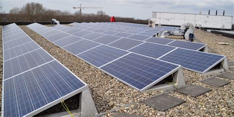 Infographic: Kabelroutes voor plat dak zonnepanelen