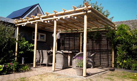 Afbeelding: Voorbeeld van een bamboe pergola met matten