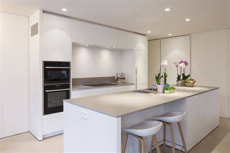 mat witte keuken modern