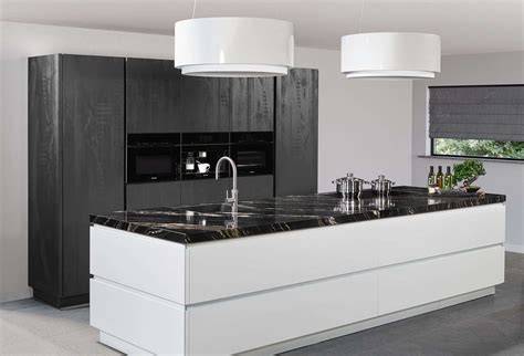 wit keuken met zwart blad