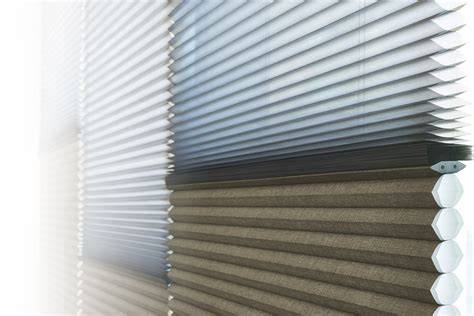 Diagram: Architella®-stoffen en drie luchtlagen bij Duette® Shades