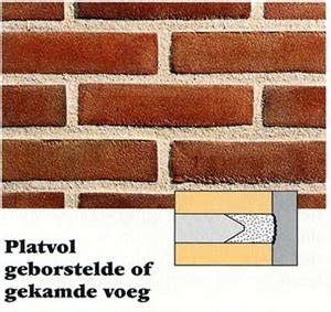Voorbeeld van verschillende voegtypen (platvol, terugliggend, knip, snij) op een gevel