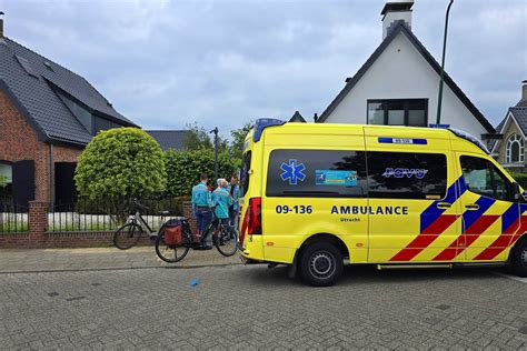 Foto: Hulpdiensten op locatie bij de Zuiderzeelaan in Bunschoten-Spakenburg
