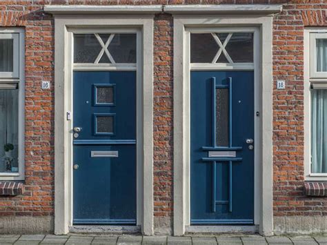 Roosterdeuren en glas-in-lood voordeuren als karakteristieke jaren 30 stijl
