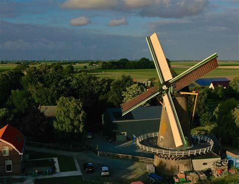 Foto: Traditionele rietdekdak op molen