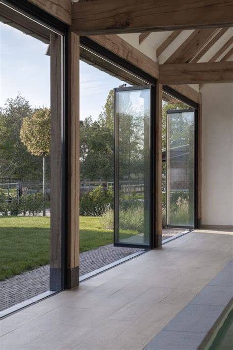 Overzicht van onderhoudsvereisten per wandsoort: glas, aluminium, hout