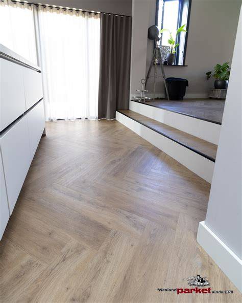 Tegelsuggesties: groot formaat en visgraatpatroon