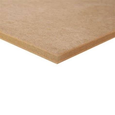 Foto: Voorbeelden van MDF exterieur toepassingen (deuren, gevelbekleding, tuinmeubilair)