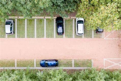 Plattegrond van de toekomstige bodemingang en parkeerplaatsen