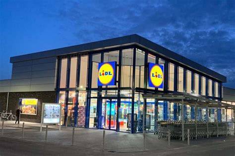 Infographic: Tijdlijn van de verbouwing en opening Lidl Raamsdonksveer