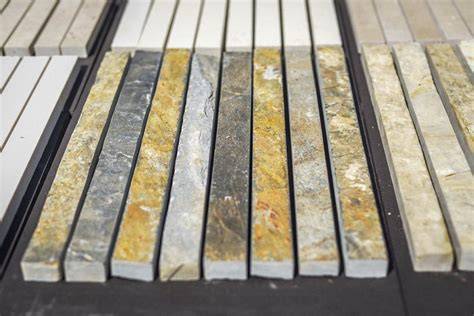 Showroomweergave met diverse natuursteen behangopties
