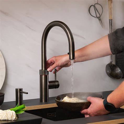 Voorbeeld van verschillende finishes op Quooker-kraan