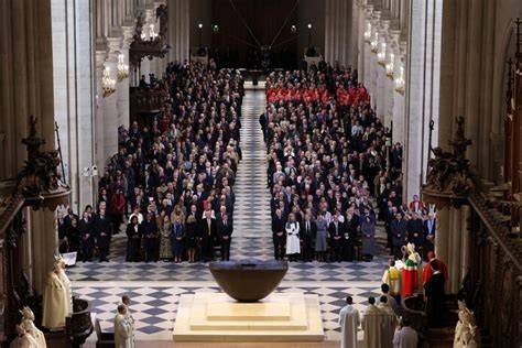 Openingsbeelden en bezoekers tijdens de heropening van de Gaanderijen