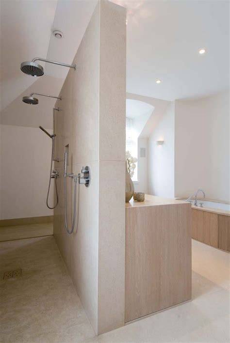 Afbeelding: Voorbeeld van een grote dubbele douche inloopopstelling