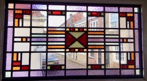 Voorbeelden van glas-in-lood motieven in verschillende kleuren