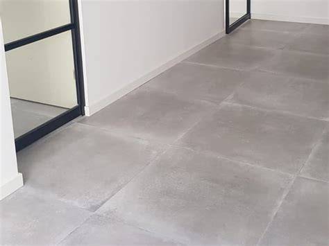 Voorbeelden van grote betonlook tegels 120x60 en 120x120