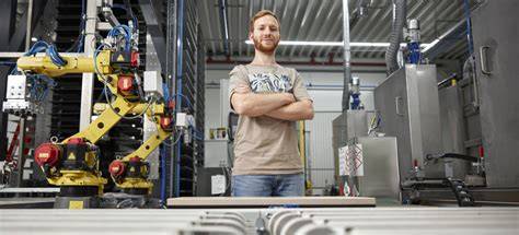 Afbeelding: historische persmachines en assemblage van patroontegels