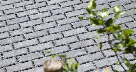 Diagram: Waterdoorlatende bestrating met open steenverband